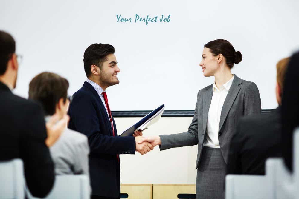 hr select the candidate to hand-seek